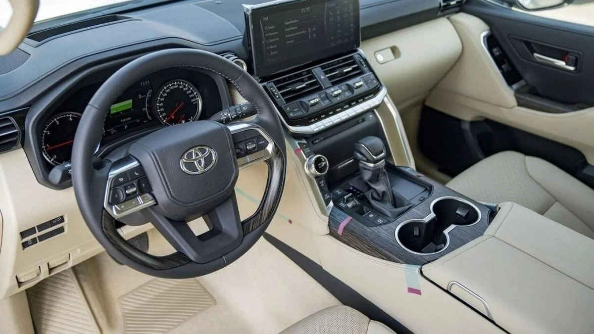 Toyota Land Cruiser (LHD) LC300 VXR 3.3D AT MY2025 – WHITE-6-6
