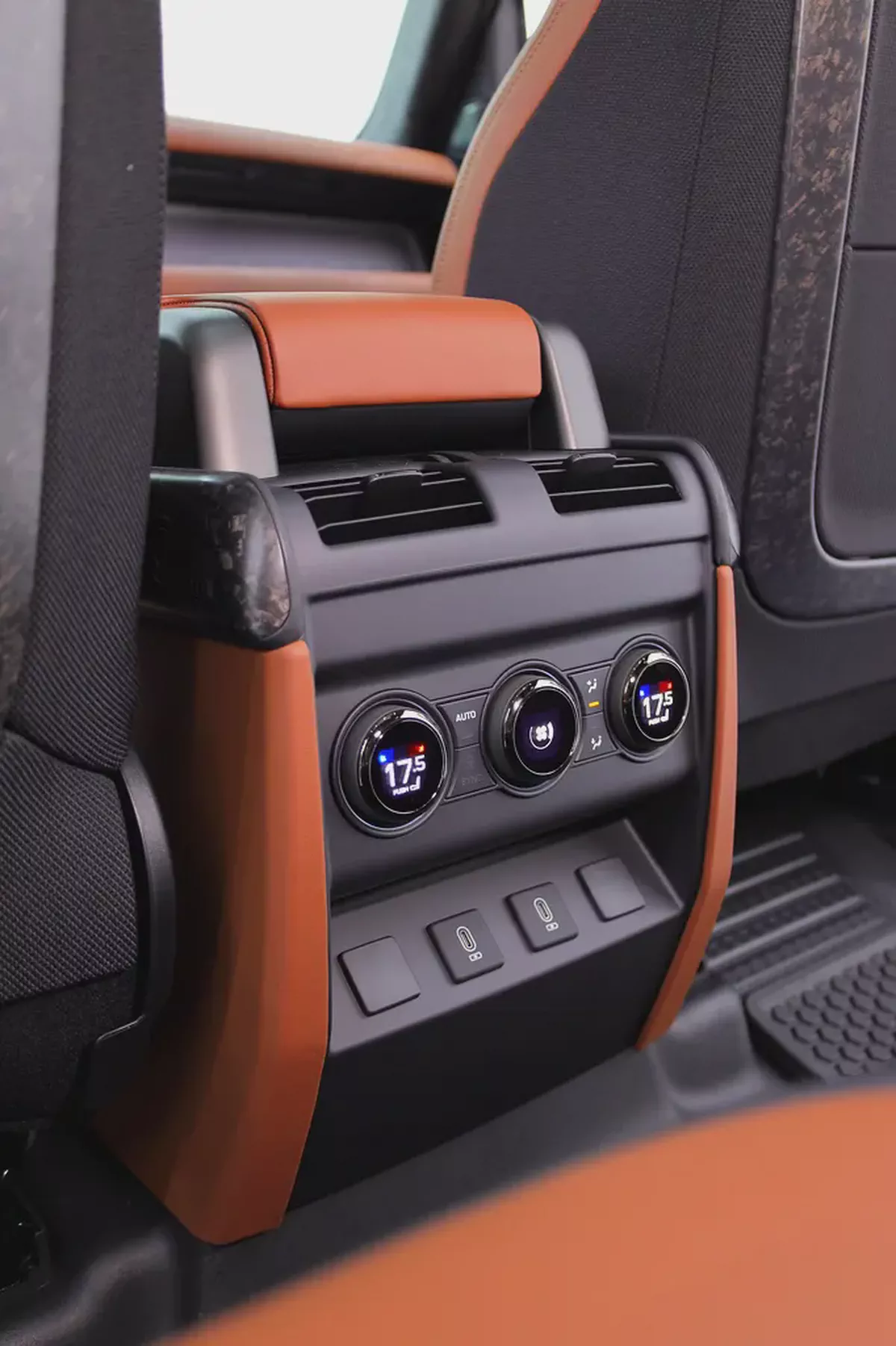 DEFENDER 110 OCTA P635 - V8 - FULLY LOADED-11-11