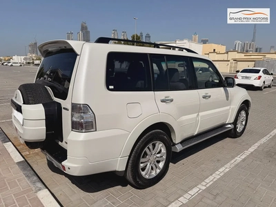 Mitsubishi Pajero GLS V6 3.8 Full Options 7 Seater 2014 Model GCC Specs With Partial Service History-6