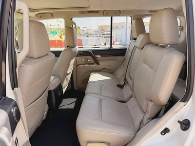 Mitsubishi Pajero GLS V6 3.8 Full Options 7 Seater 2014 Model GCC Specs With Partial Service History-9