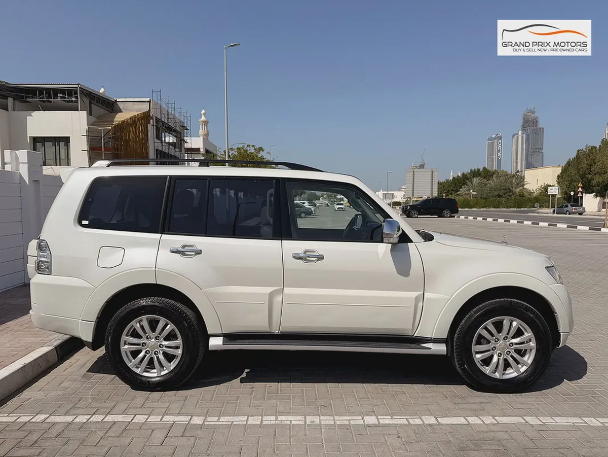Mitsubishi Pajero GLS V6 3.8 Full Options 7 Seater 2014 Model GCC Specs With Partial Service History-3-3
