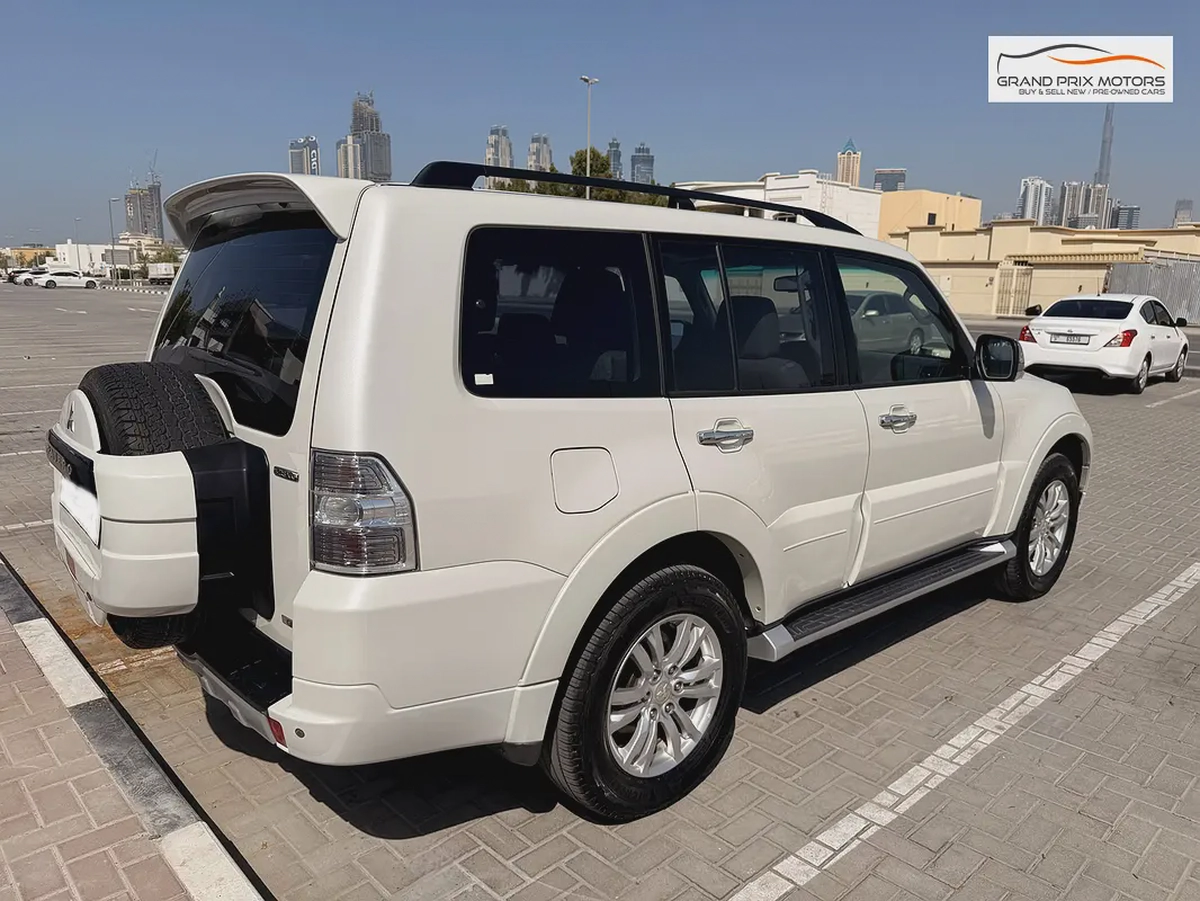 Mitsubishi Pajero GLS V6 3.8 Full Options 7 Seater 2014 Model GCC Specs With Partial Service History-6-6