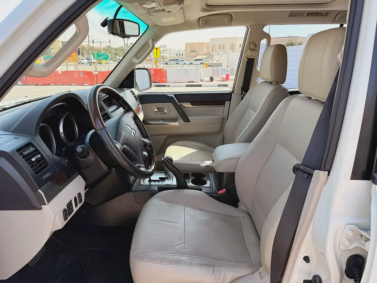Mitsubishi Pajero GLS V6 3.8 Full Options 7 Seater 2014 Model GCC Specs With Partial Service History-8-8