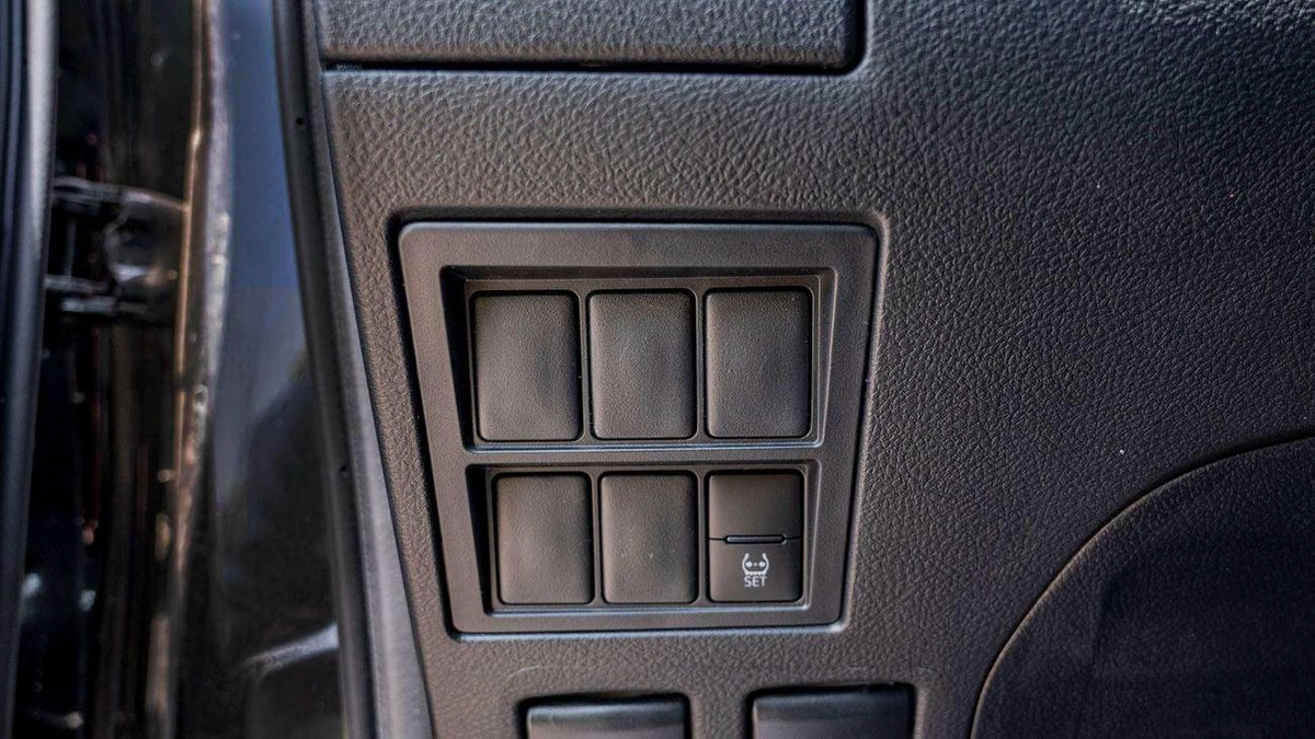 Toyota Hilux Toyota Hilux Toyota Hilux 2.4L Diesel AT 4x4 Full Option 2025-20-0