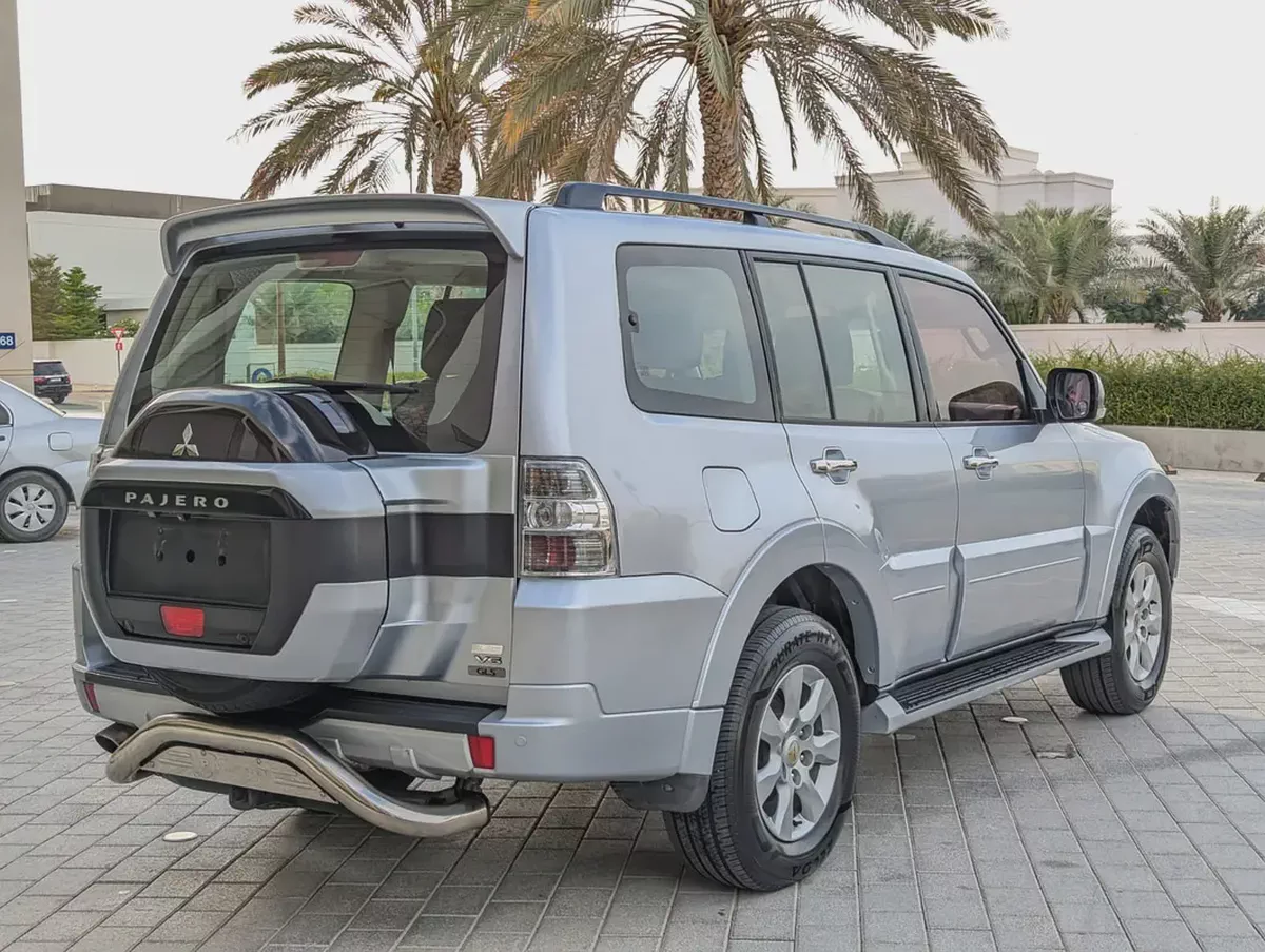 MITSUBISHI PAJERO 2015 GLS TOP FULL OPTION GCC IN EXCELLENT CONDITION-10-10