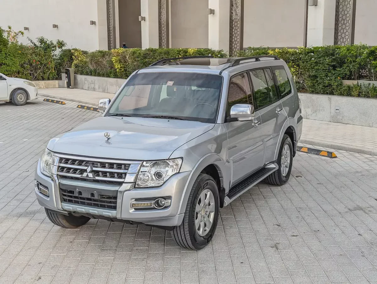 MITSUBISHI PAJERO 2015 GLS TOP FULL OPTION GCC IN EXCELLENT CONDITION-1-1