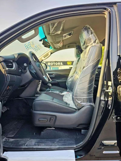 Toyota Fortuner VXR SR5 ADVENTURE / 4.0L V6 PETROL / FRONT PWR SEATS / PUSH START / DIFF LOCK AUTO A/C (CODE # F6HA)-8