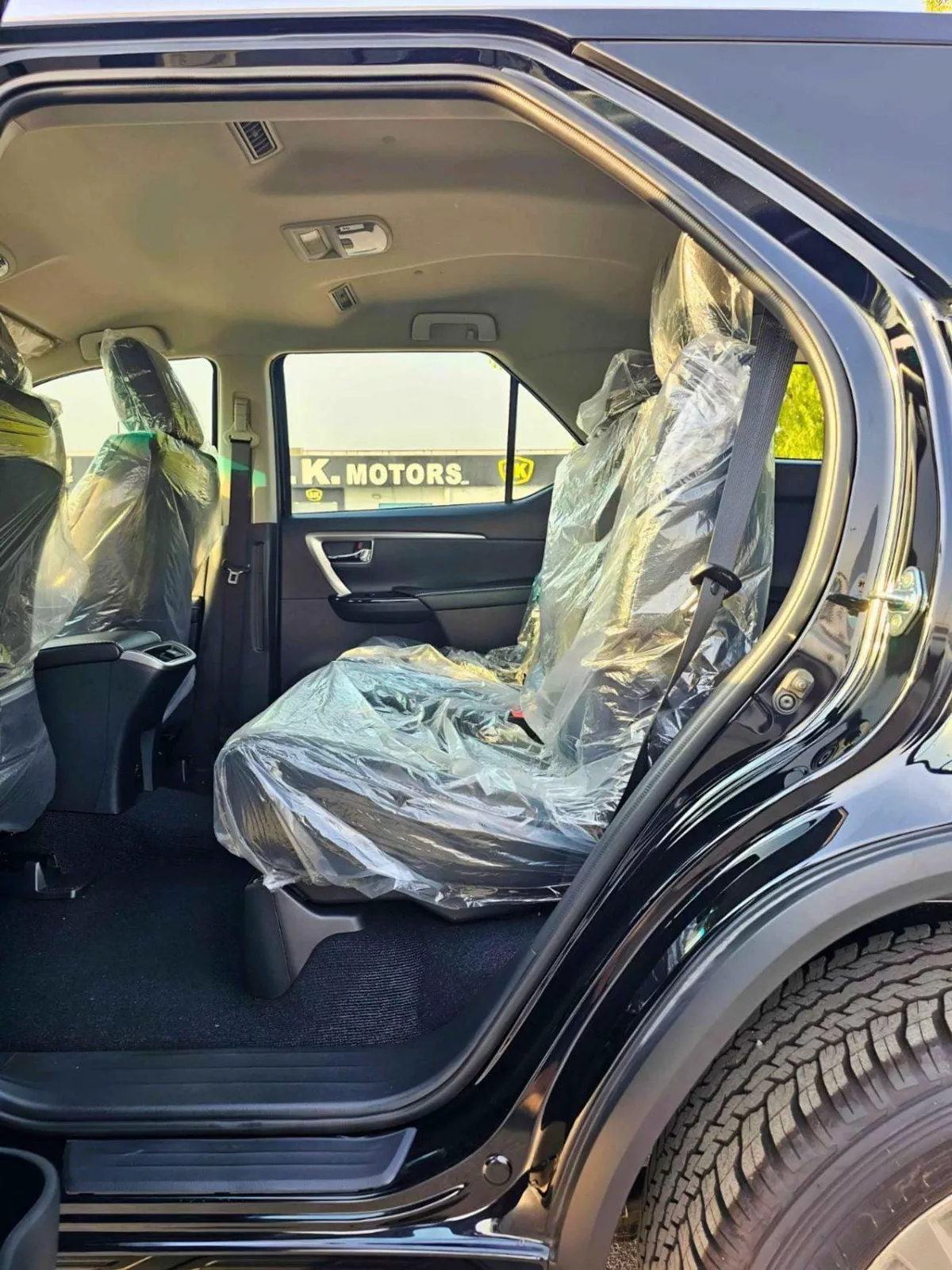 Toyota Fortuner VXR SR5 ADVENTURE / 4.0L V6 PETROL / FRONT PWR SEATS / PUSH START / DIFF LOCK AUTO A/C (CODE # F6HA)-10-0