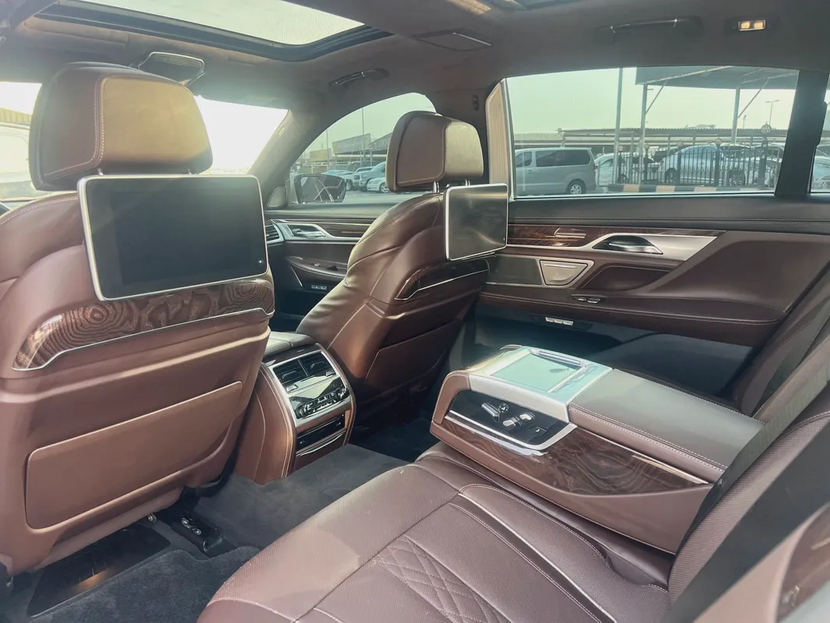 Pristine BMW 750Li Exclusive 2018 | GCC Specs | Full Service History-9-9