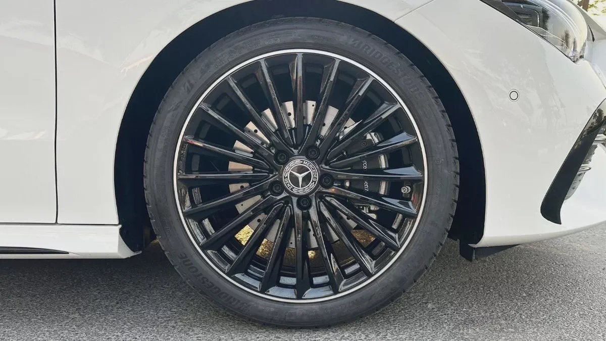 Mercedes Benz CLA 200-6-6