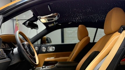 Rolls Royce Wraith Black Badge | GCC Specs | Impeccable Condition | Full Service History-5