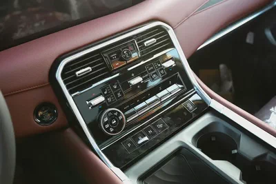 Brand New Nissan Patrol 2026 LE Platinum Turbo | GCC Specs  | WHITE WITH BLACK ROOF | RED INTERIOR-18