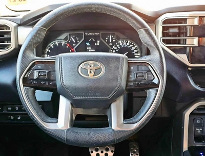 Toyota Tundra CREWMAX TRD SR5/ 4WD/ VERY LOW MILEAGE/ ORG AIRBAG/ LOT#9666-10