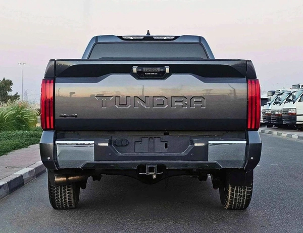 Toyota Tundra CREWMAX TRD SR5/ 4WD/ VERY LOW MILEAGE/ ORG AIRBAG/ LOT#9666