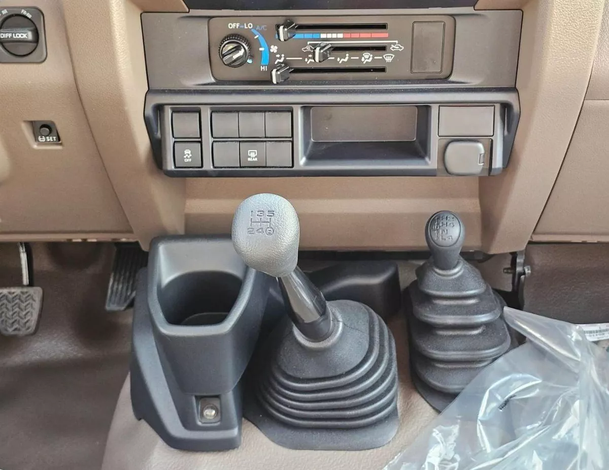 Toyota Land Cruiser 70 LC71 HARDTOP 3DOOR || 4.0L PETROL V6 M/T 4WD | DIFF LOCK | WINCH | OVER FENDER (CODE # X71MM)-14-0