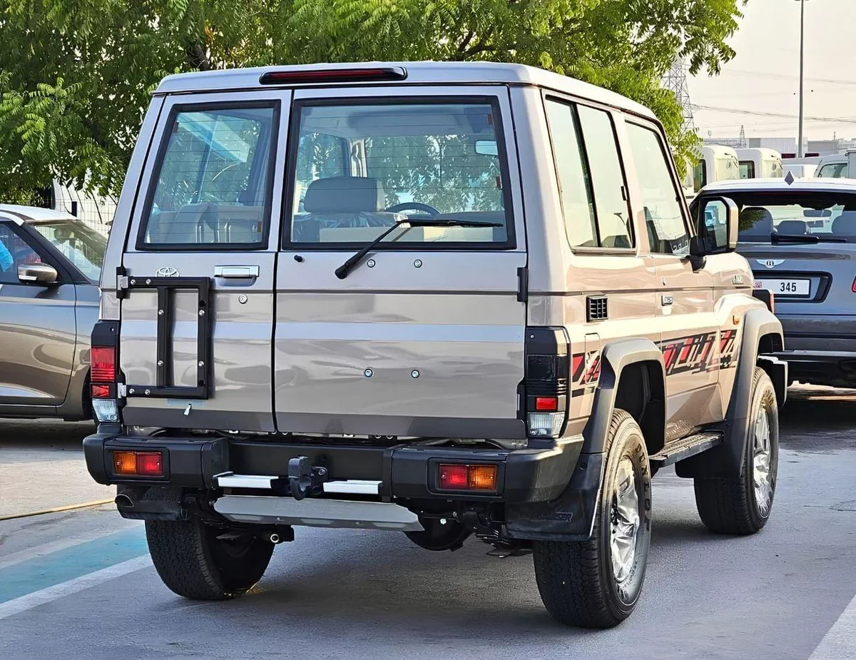 Toyota Land Cruiser 70 LC71 HARDTOP 3DOOR || 4.0L PETROL V6 M/T 4WD | DIFF LOCK | WINCH | OVER FENDER (CODE # X71MM)-3-0