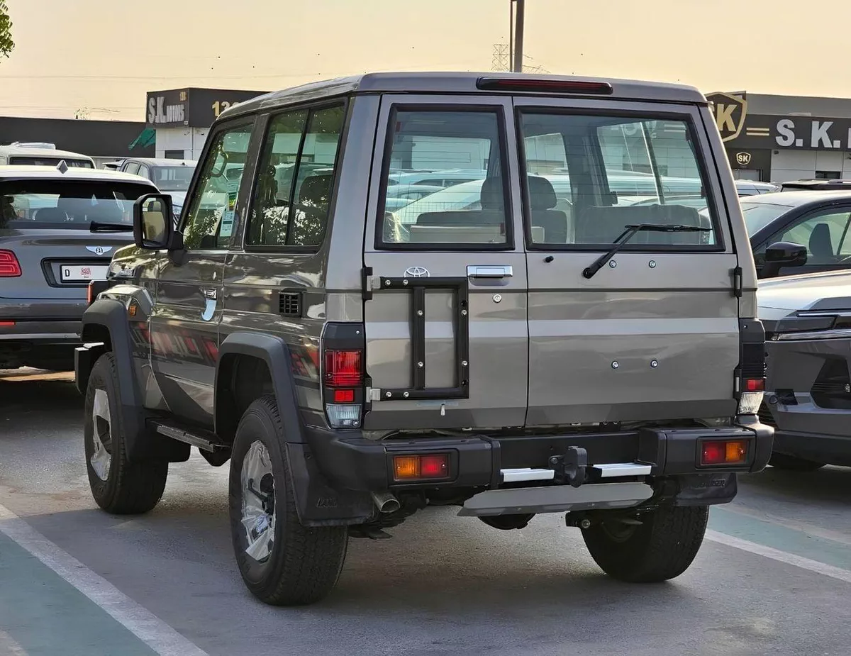 Toyota Land Cruiser 70 LC71 HARDTOP 3DOOR || 4.0L PETROL V6 M/T 4WD | DIFF LOCK | WINCH | OVER FENDER (CODE # X71MM)-4-0