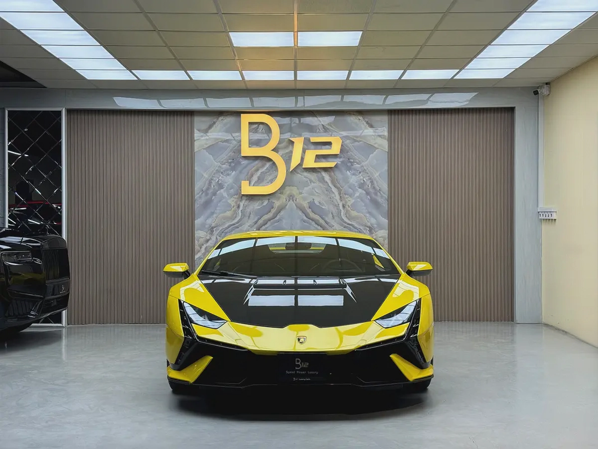 2023 Lamborghini Huracan Tecnica - GCC Specs - Like New-5-5