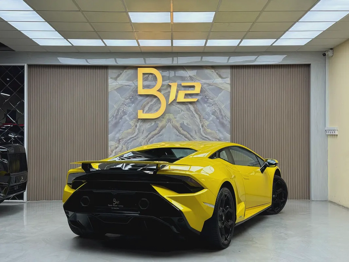 2023 Lamborghini Huracan Tecnica - GCC Specs - Like New-6-6