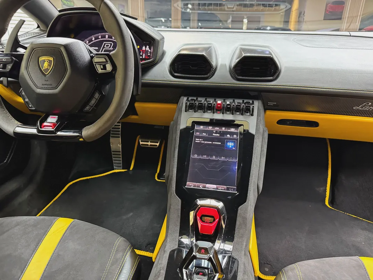 2023 Lamborghini Huracan Tecnica - GCC Specs - Like New-9-9