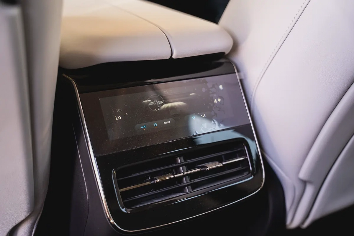 Voyah Free EREV 2025 GCC 1.5L Turbo Plug-in Hybrid Low Mileage