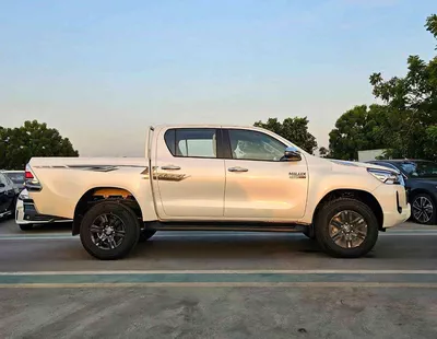 Toyota Hilux SGLX SR5 WIDE BODY / 2.4L DIESEL V4 A/T / PUSH START / REAR CAMERA / REAR CHROME BUMPER (CODE # HLD5-1