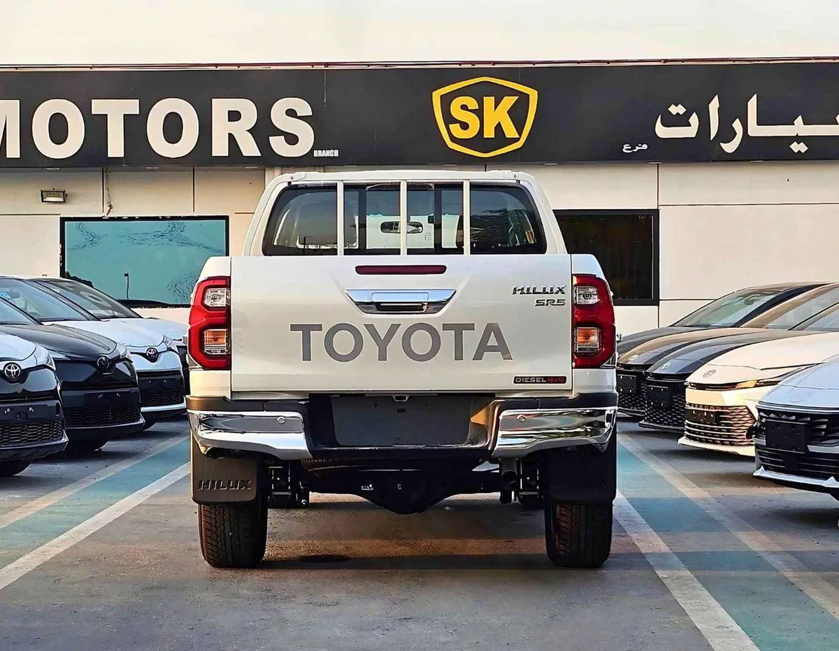 Toyota Hilux SGLX SR5 WIDE BODY / 2.4L DIESEL V4 A/T / PUSH START / REAR CAMERA / REAR CHROME BUMPER (CODE # HLD5-3-0