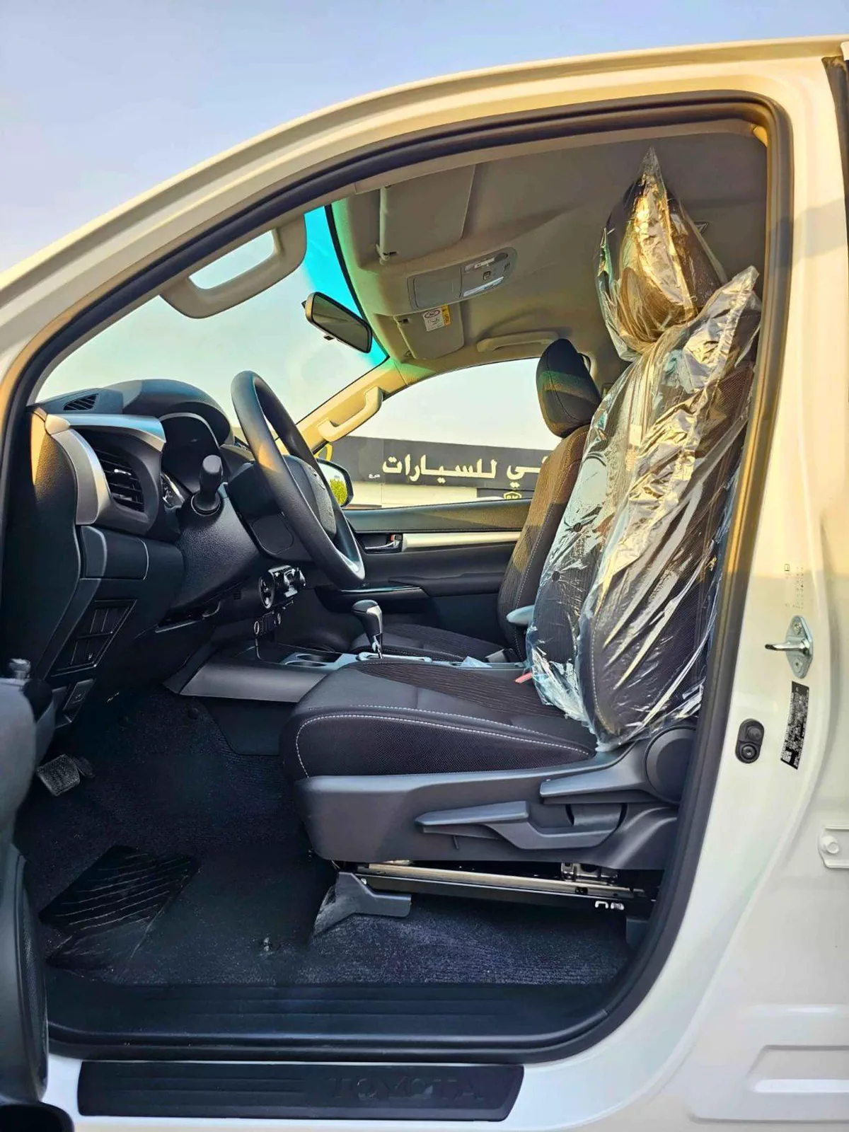 Toyota Hilux SGLX SR5 WIDE BODY / 2.4L DIESEL V4 A/T / PUSH START / REAR CAMERA / REAR CHROME BUMPER (CODE # HLD5-5-0