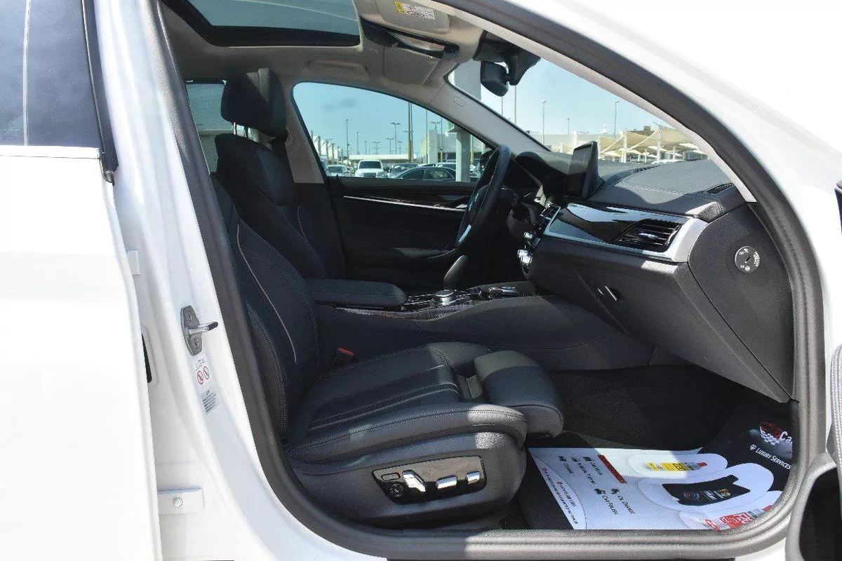 520i RWD 2023 | WHITE-8-8
