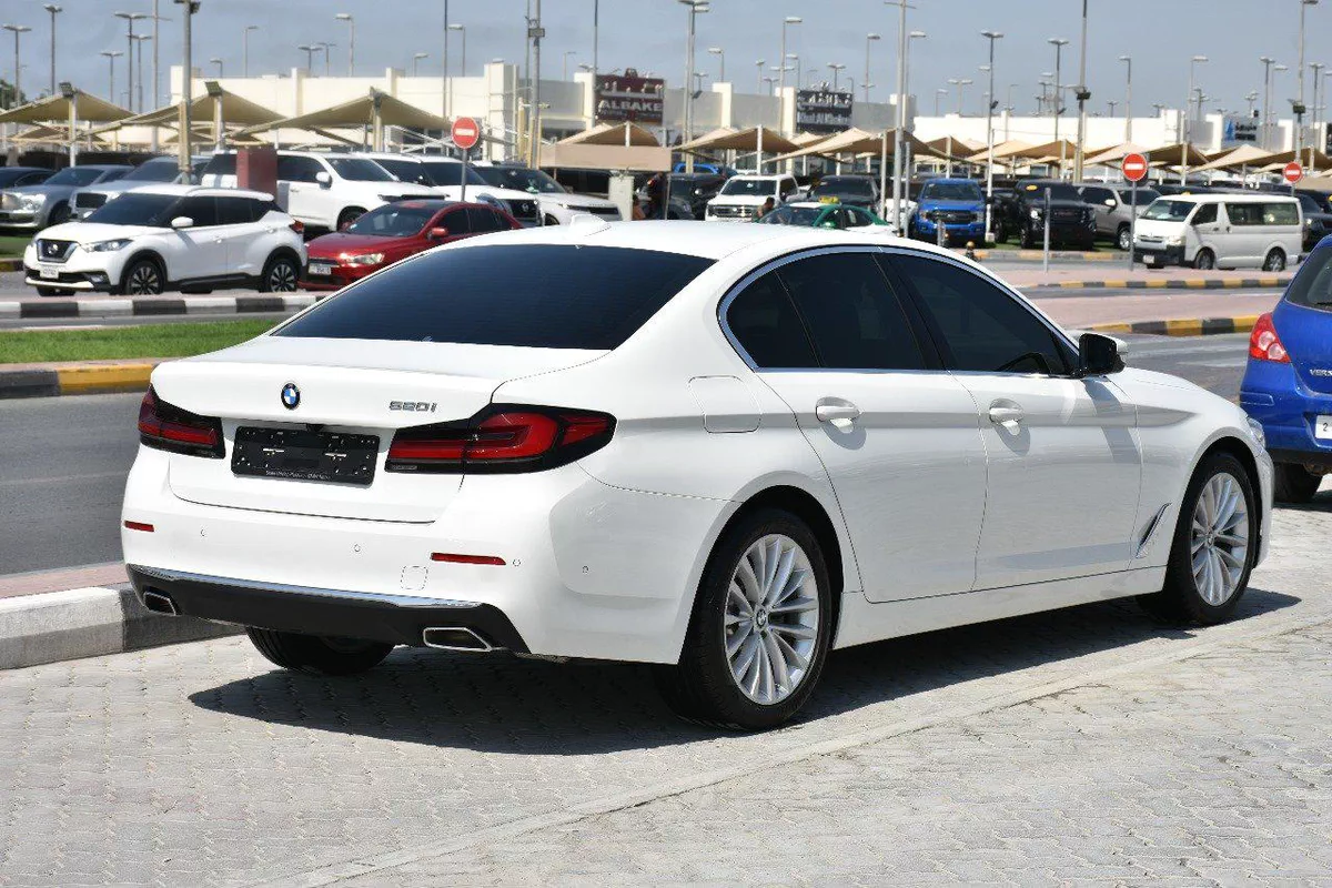 520i RWD 2023 | WHITE-17-17