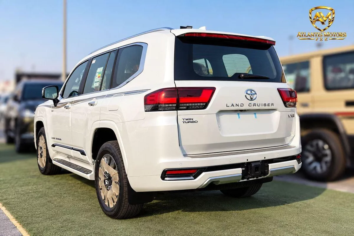 Toyota Land Cruiser VXR HYBRID-3-0