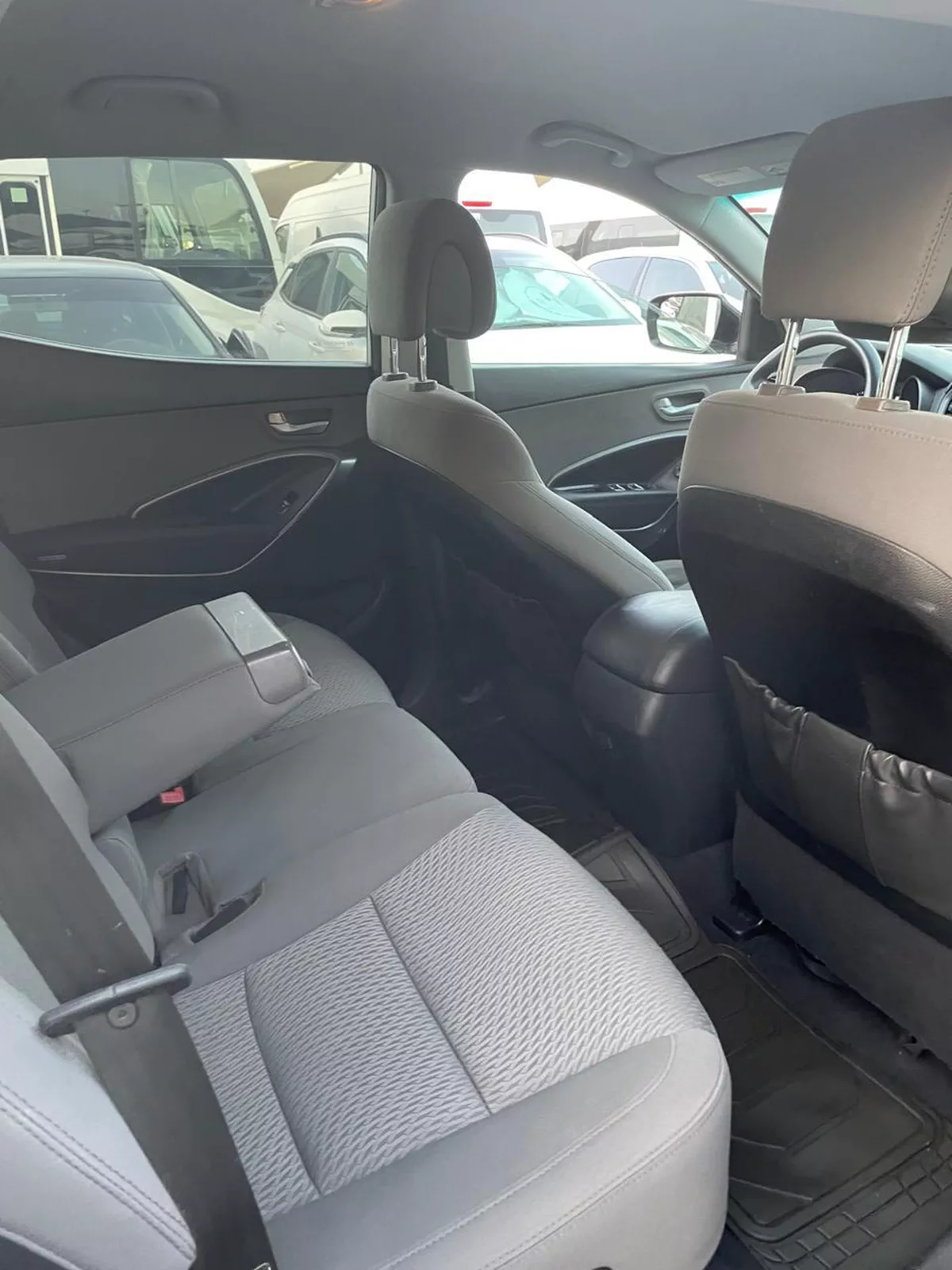 Hyundai Santa Fe SUV-1-1