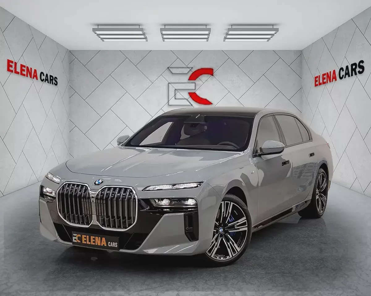 BMW 740i Exclusive - 2023 - GCC Specs - FSH - EXCELLENT CONDITION