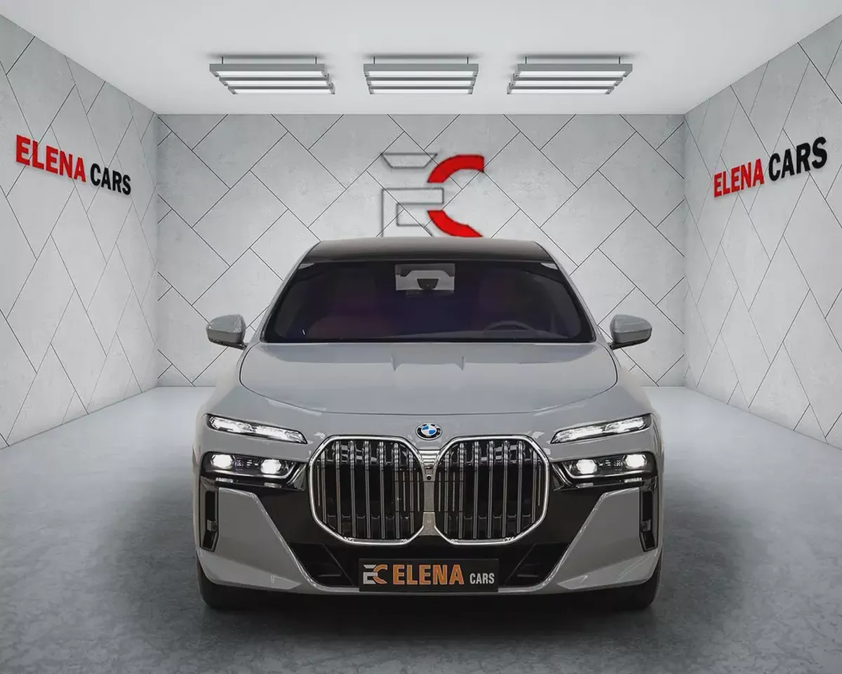 BMW 740i Exclusive - 2023 - GCC Specs - FSH - EXCELLENT CONDITION-1-1