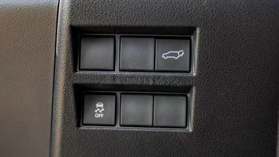 Toyota Land Cruiser VXR 3.5L-17