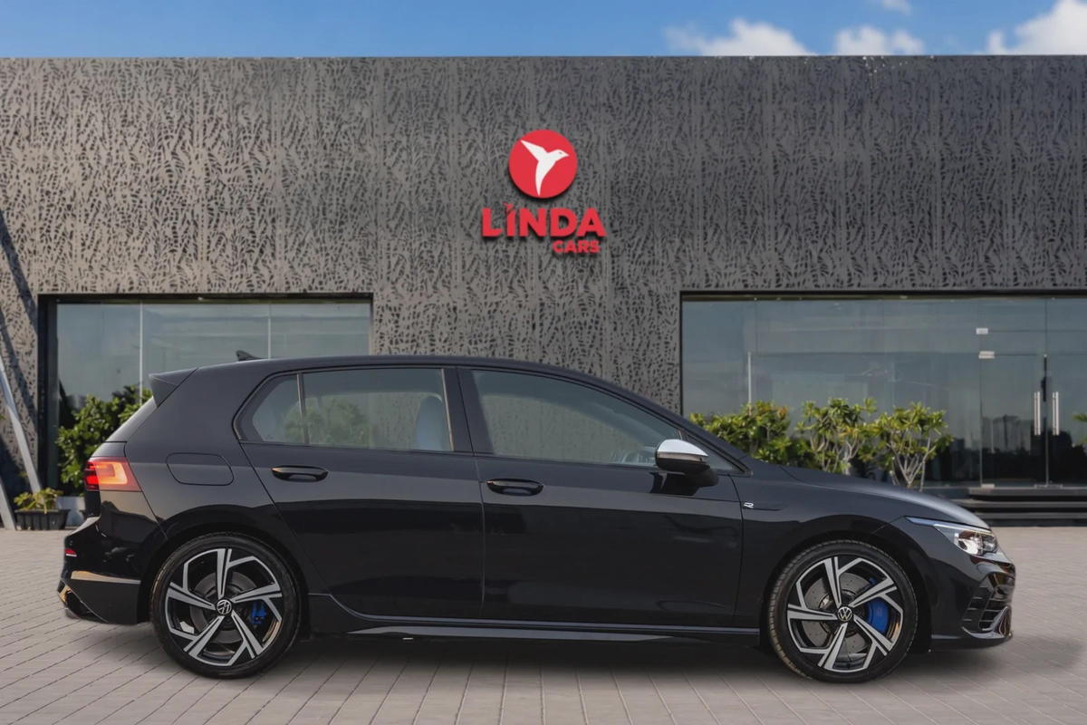 Volkswagen Golf R 2023-8-8