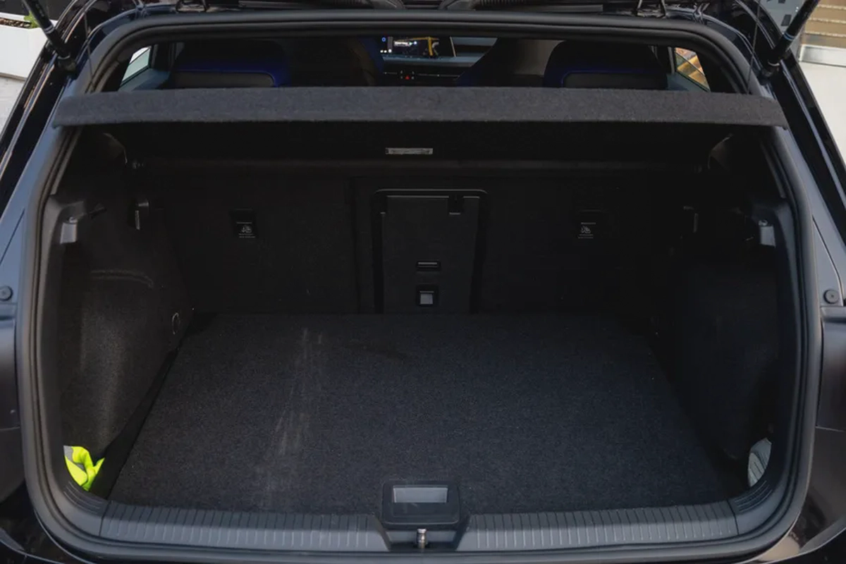 Volkswagen Golf R 2023-4-4