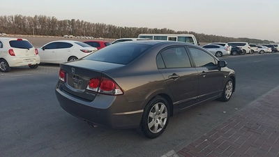 Honda Civic i-VTEC GCC – Reliable  Fuel Effi-2