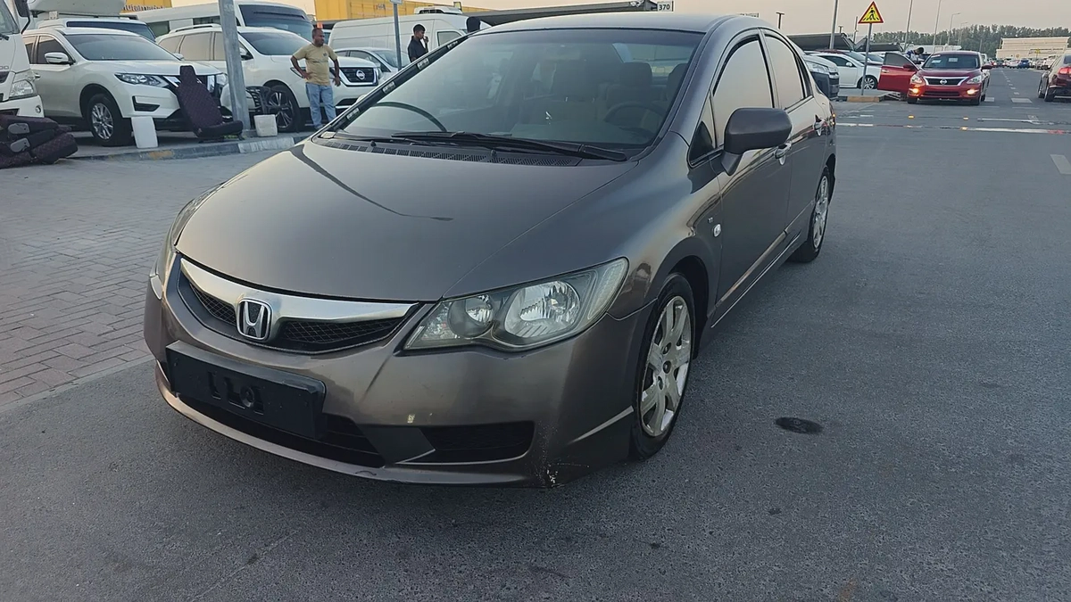 Honda Civic i-VTEC GCC – Reliable  Fuel Effi-1-1