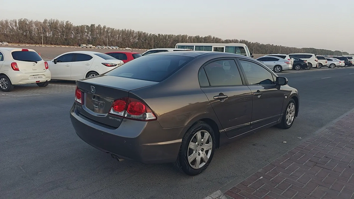 Honda Civic i-VTEC GCC – Reliable  Fuel Effi-2-2