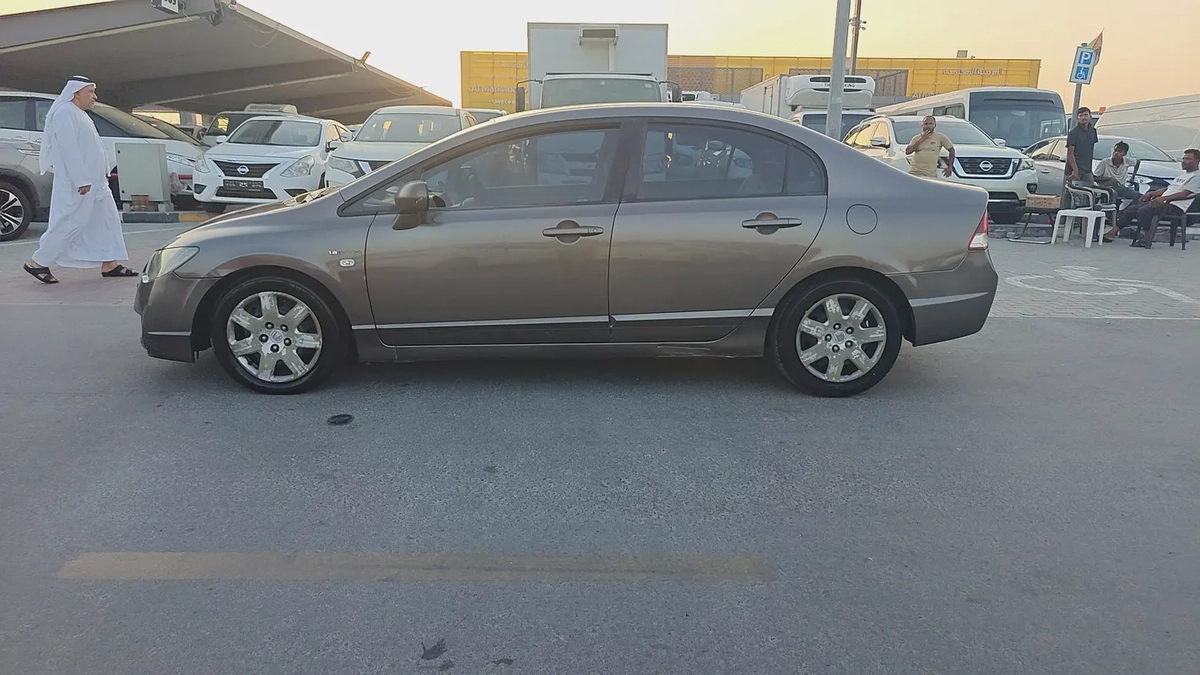 Honda Civic i-VTEC GCC – Reliable  Fuel Effi-4-4