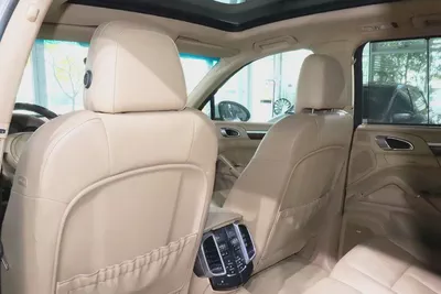 V8 Engine 4.8L . GCC . Excellent Condition . Single Owner..-9
