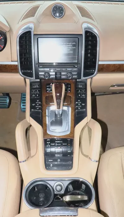 V8 Engine 4.8L . GCC . Excellent Condition . Single Owner..-12
