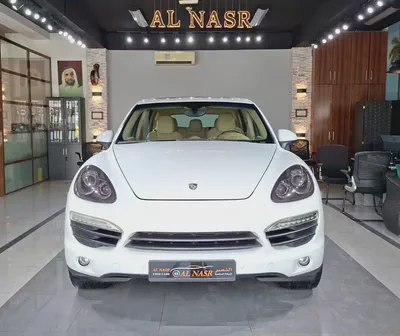 V8 Engine 4.8L . GCC . Excellent Condition . Single Owner..-1