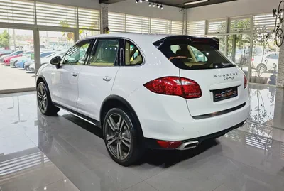 V8 Engine 4.8L . GCC . Excellent Condition . Single Owner..-3