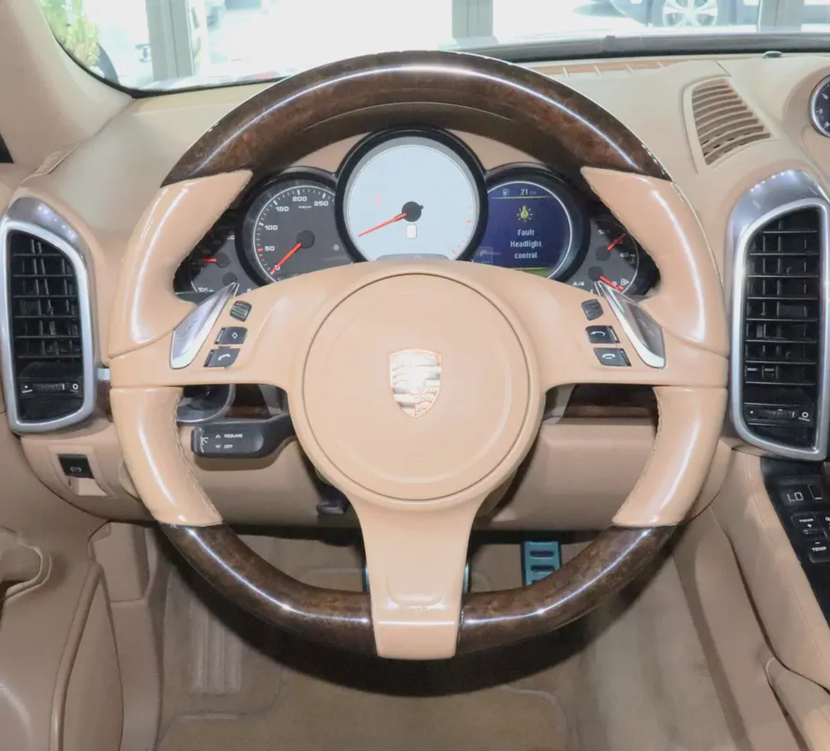 V8 Engine 4.8L . GCC . Excellent Condition . Single Owner..-11-11