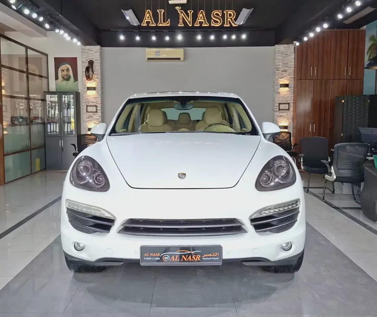V8 Engine 4.8L . GCC . Excellent Condition . Single Owner..-1-1