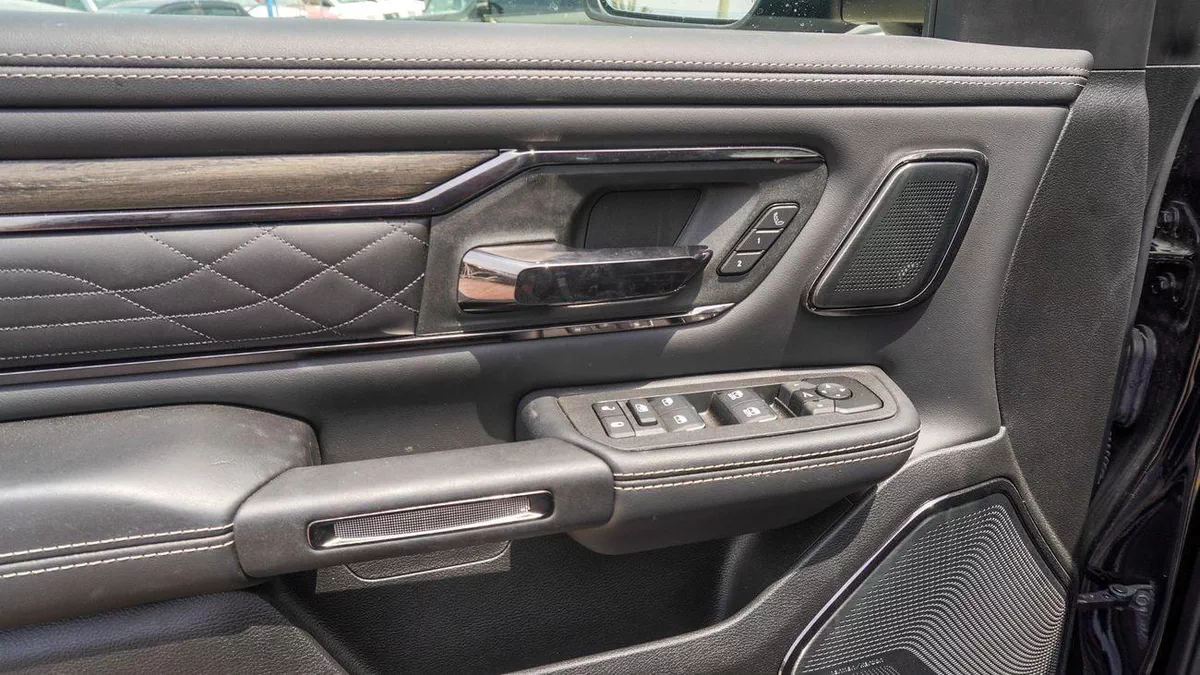 RAM 1500 LIMITED NIGHT EDITION Limited 3.0L-9-0