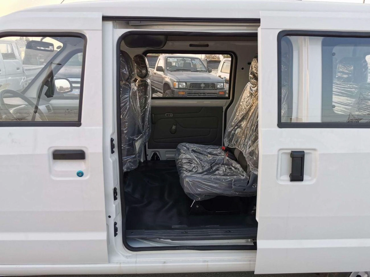 Victory V2 STANDARD STD MINI BUS / 7 SEATER / 1.5L PETROL V4 M/T / AIRBAGS & ABS-12-0