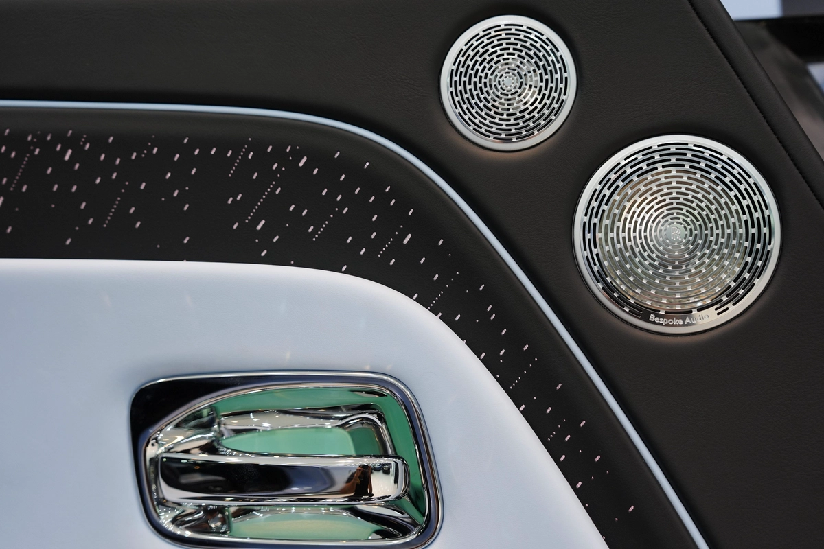 Rolls-Royce Spectre 2024-13-13